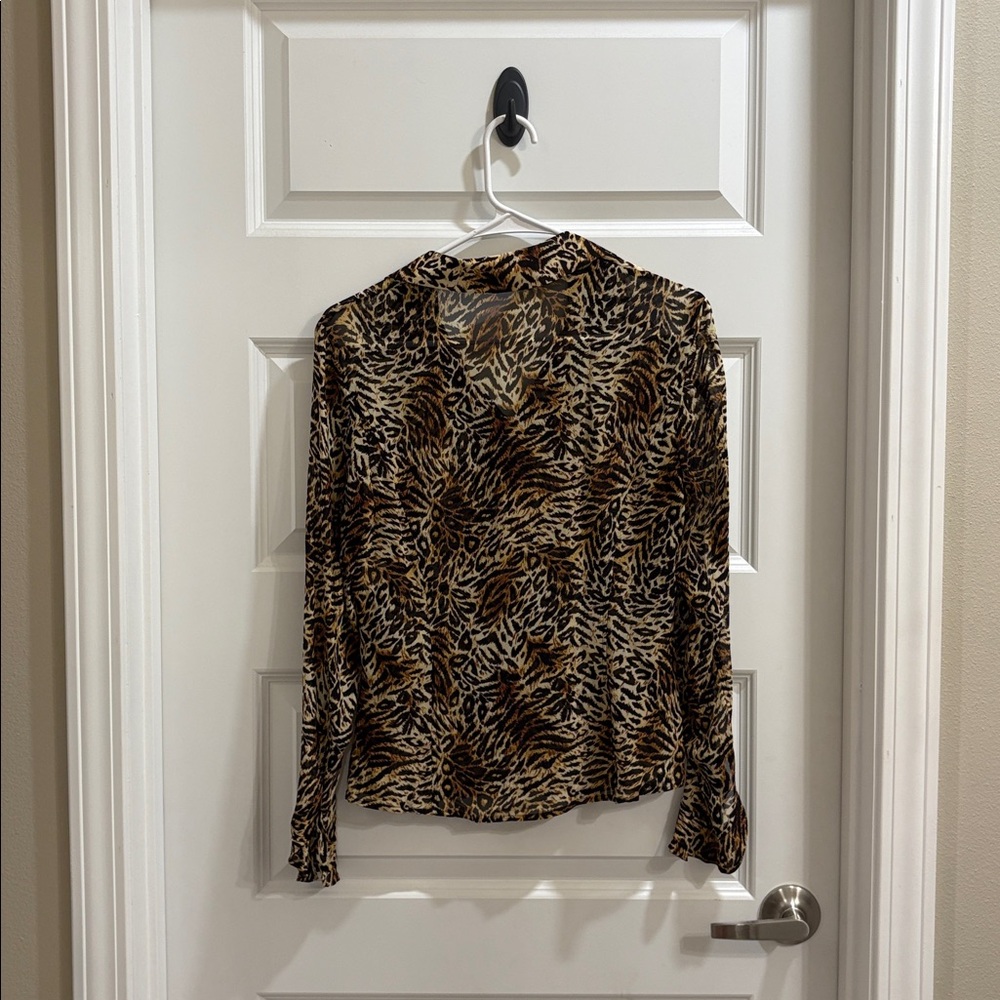 ✨Escada 100% Silk Leopard 🐆 Blouse✨ - Picture 6 of 7